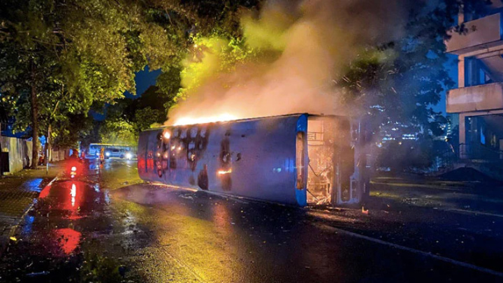 Sri Lanka protests burnd Second night